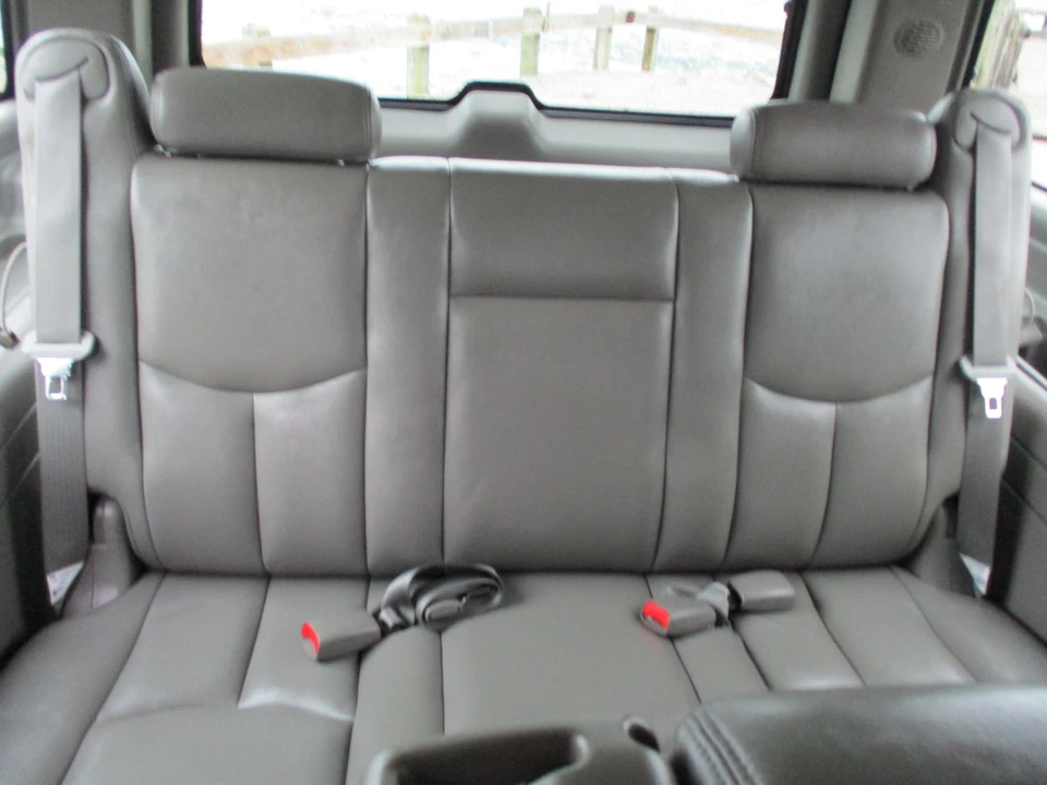 2004 Chevrolet Suburban 9th Gen - Image 21 of 31