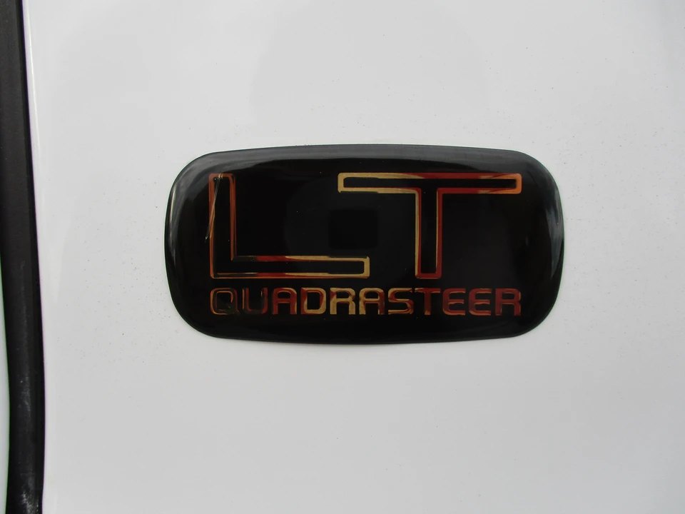 2004 Chevrolet Suburban 9th Gen - Image 9 of 31