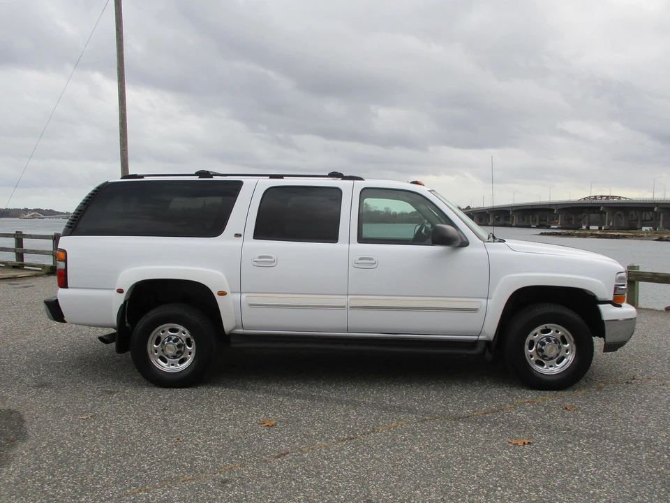 2004 Chevrolet Suburban 9th Gen - Image 8 of 31