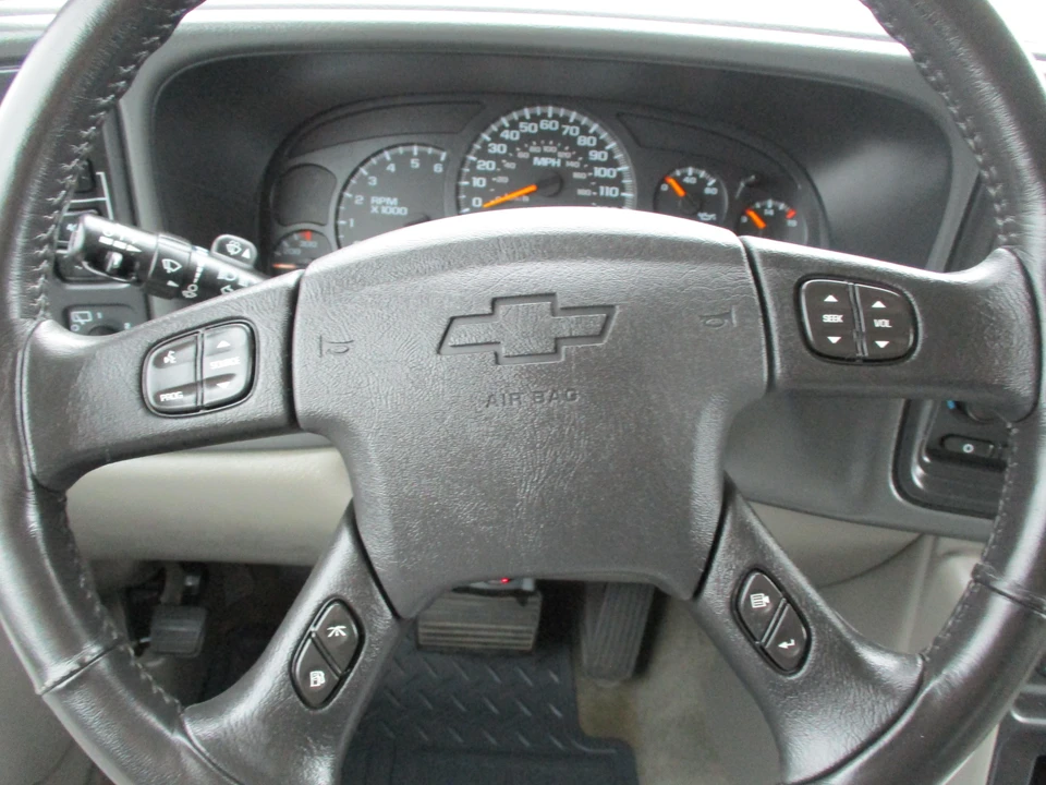 2004 Chevrolet Suburban 9th Gen - Image 23 of 31