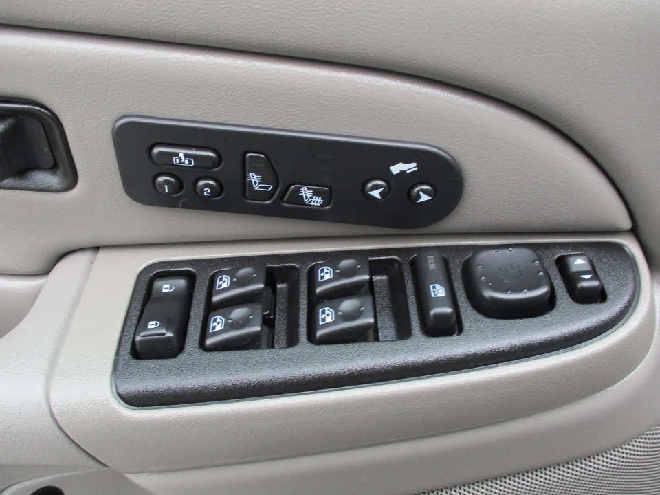 2004 Chevrolet Suburban 9th Gen - Image 31 of 31