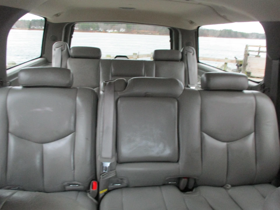 2004 Chevrolet Suburban 9th Gen - Image 20 of 31