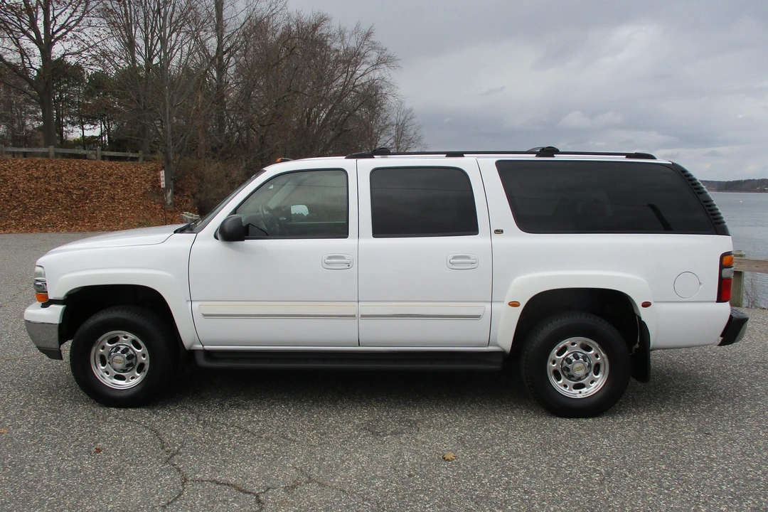 2004 Chevrolet Suburban 9th Gen - Image 3 of 31