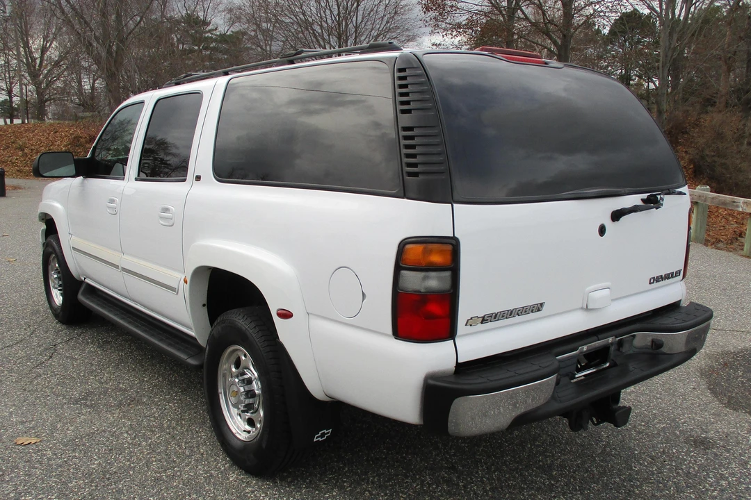 2004 Chevrolet Suburban 9th Gen - Image 4 of 31