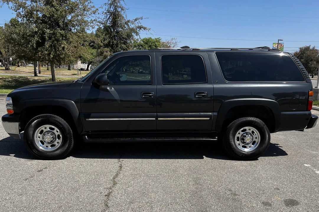 2004 Chevrolet Suburban 9th Gen - Image 3 of 31