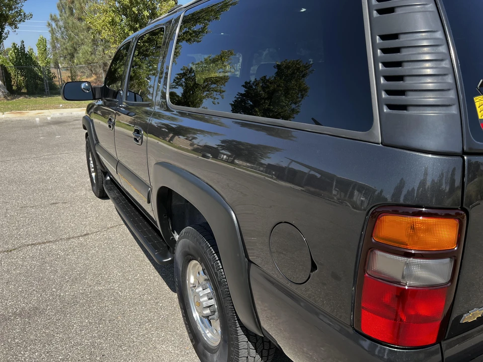 2004 Chevrolet Suburban 9th Gen - Image 20 of 31