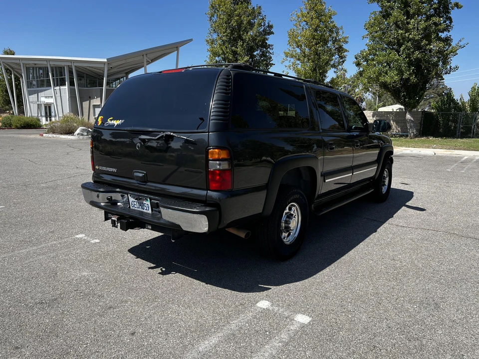 2004 Chevrolet Suburban 9th Gen - Image 9 of 31