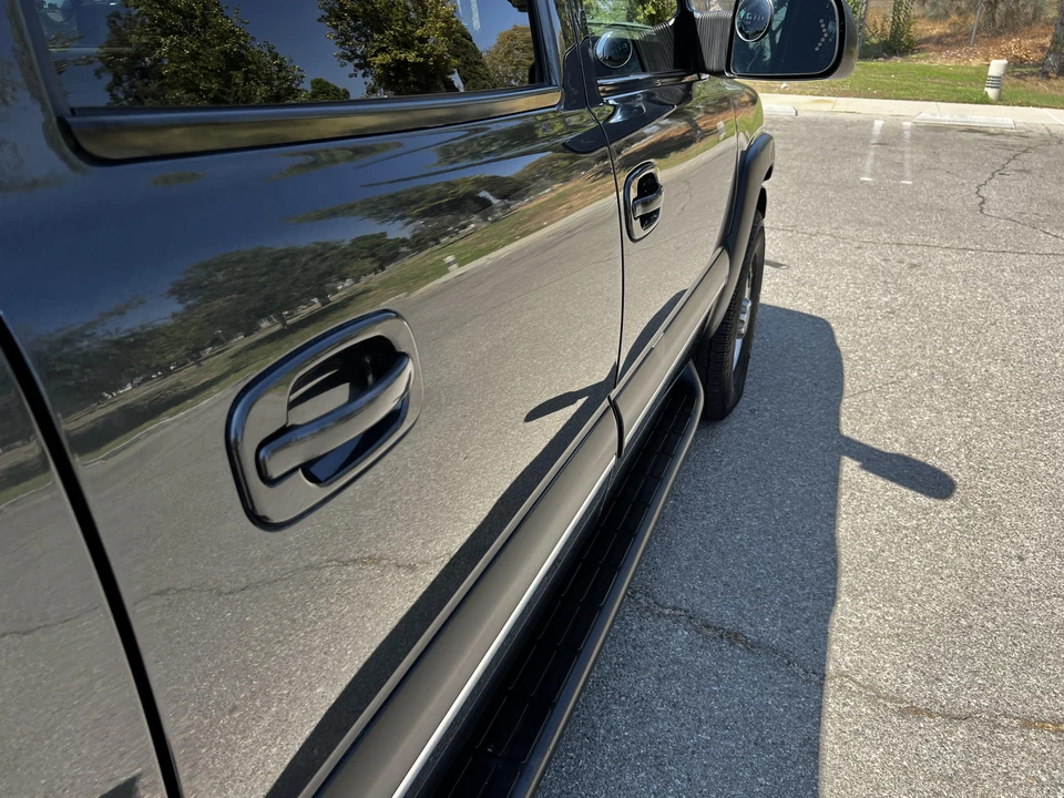 2004 Chevrolet Suburban 9th Gen - Image 28 of 31