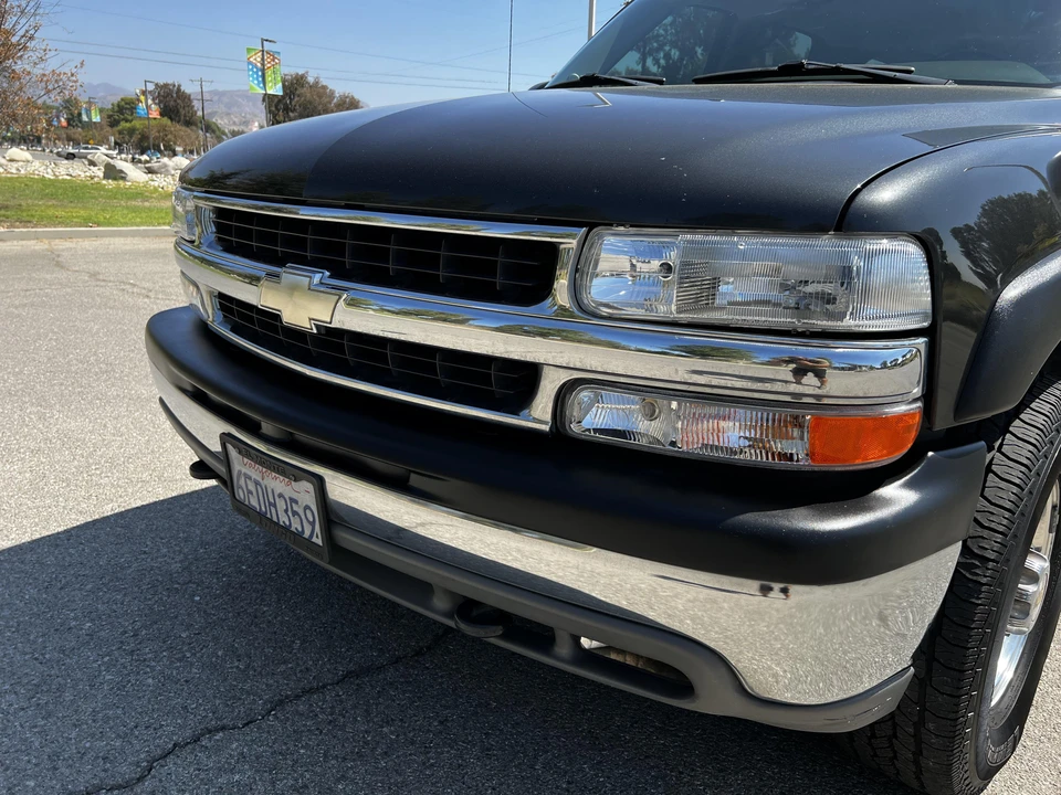 2004 Chevrolet Suburban 9th Gen - Image 14 of 31