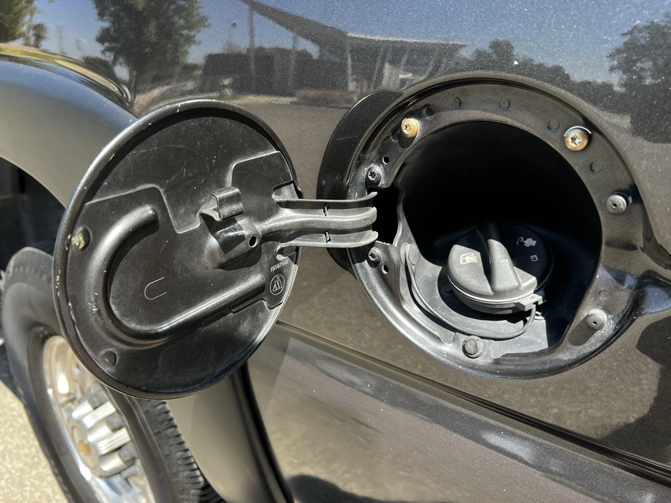 2004 Chevrolet Suburban 9th Gen - Image 22 of 31