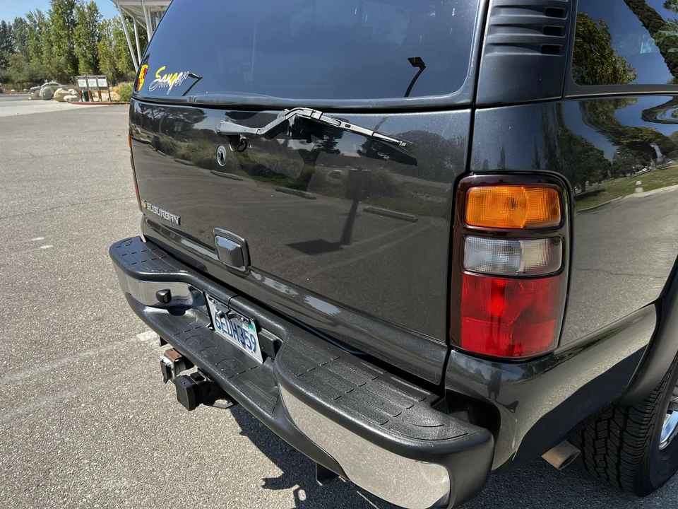 2004 Chevrolet Suburban 9th Gen - Image 25 of 31