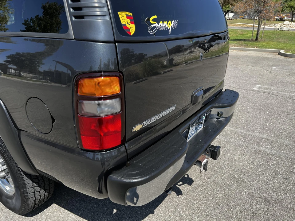 2004 Chevrolet Suburban 9th Gen - Image 21 of 31