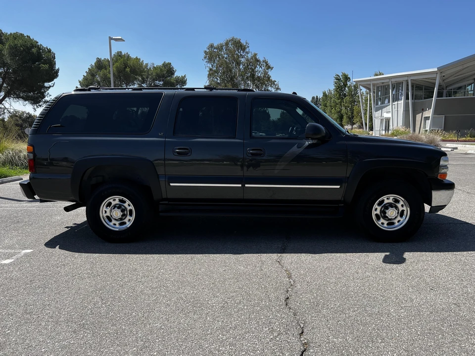 2004 Chevrolet Suburban 9th Gen - Image 10 of 31