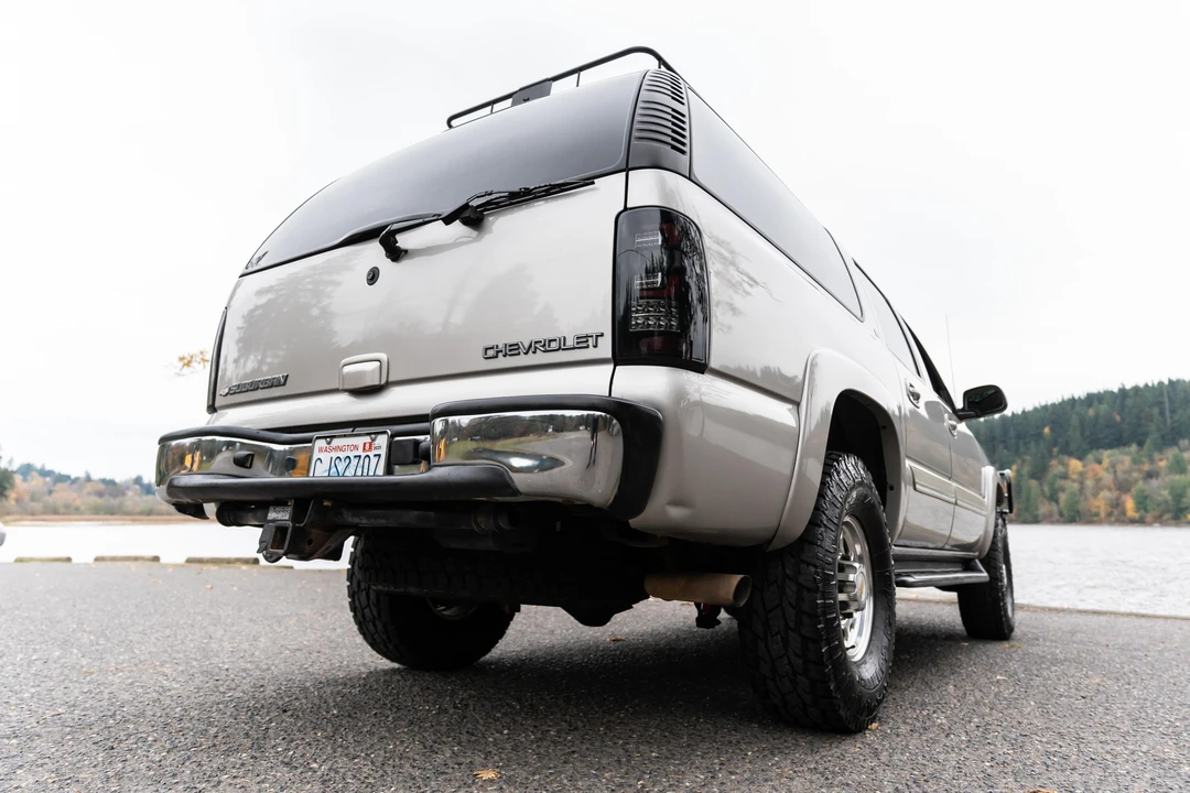 2004 Chevrolet Suburban 9th Gen - Image 12 of 31