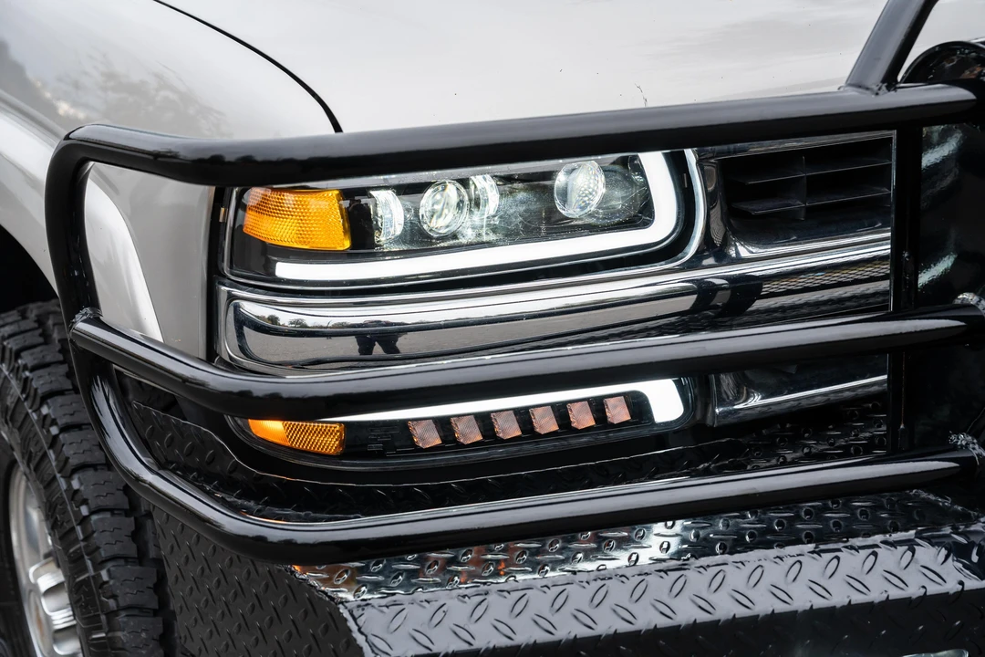 2004 Chevrolet Suburban 9th Gen - Image 15 of 31