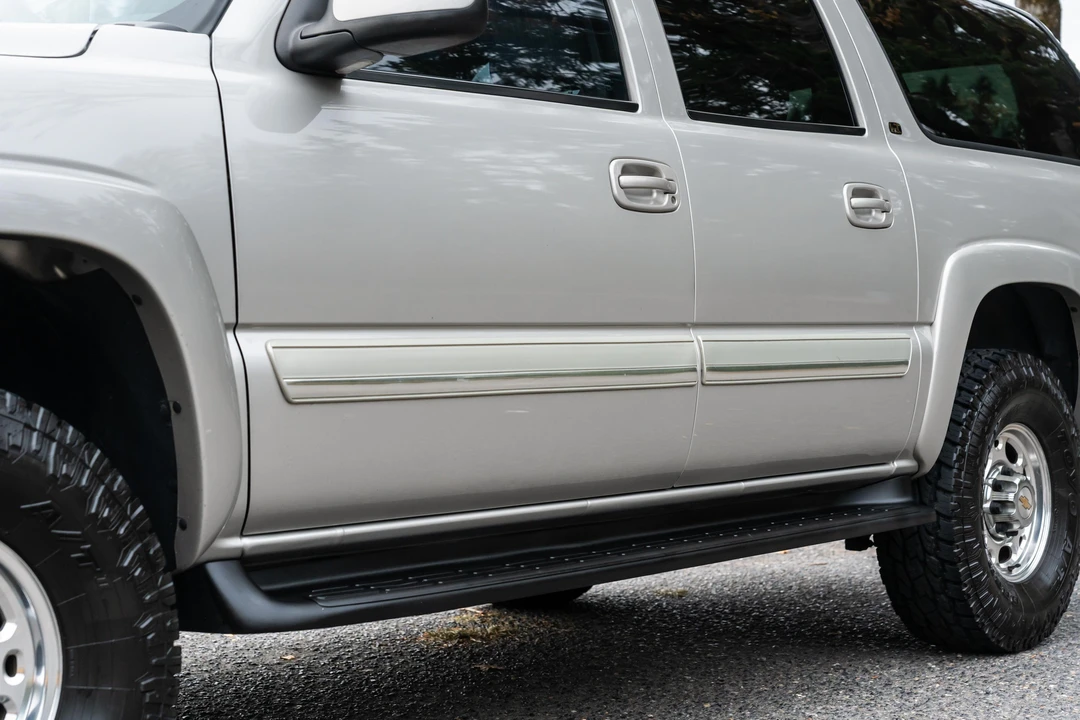 2004 Chevrolet Suburban 9th Gen - Image 21 of 31