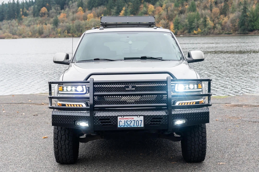 2004 Chevrolet Suburban 9th Gen - Image 2 of 31