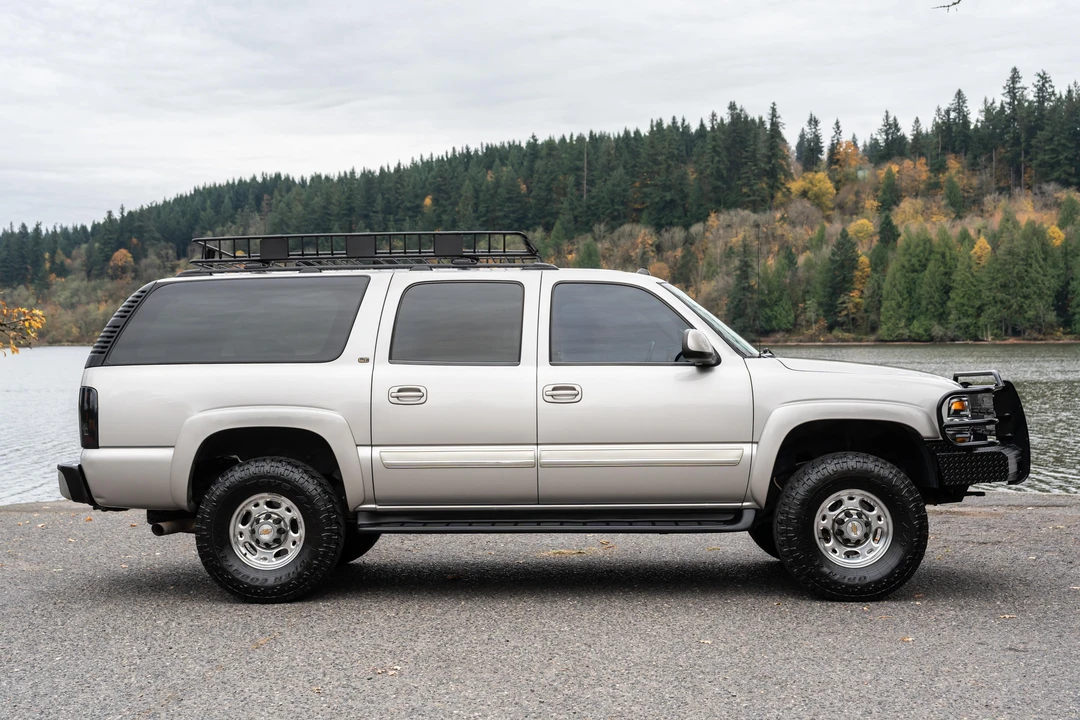 2004 Chevrolet Suburban 9th Gen - Image 13 of 31