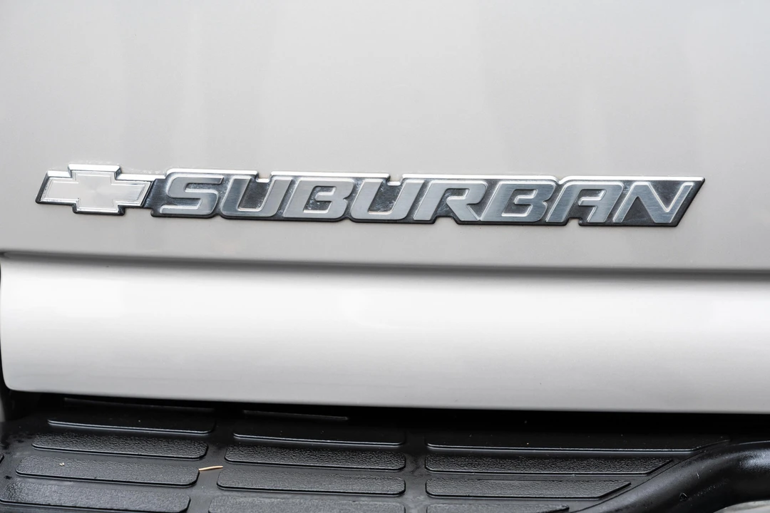2004 Chevrolet Suburban 9th Gen - Image 26 of 31