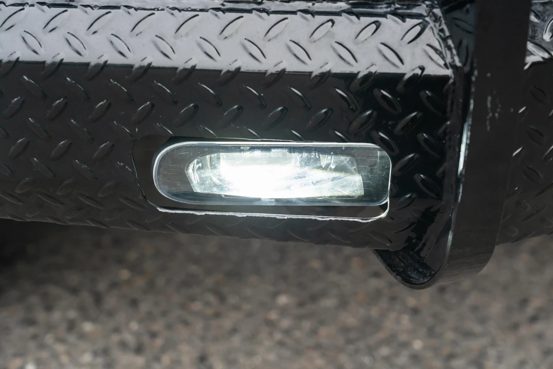2004 Chevrolet Suburban 9th Gen - Image 18 of 31