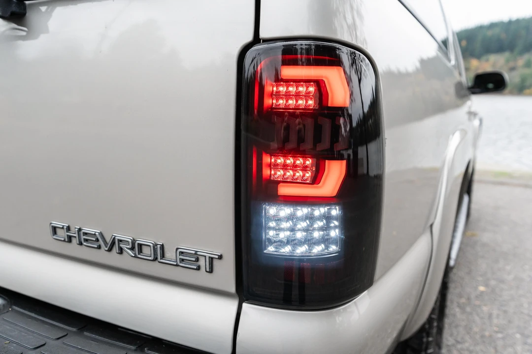 2004 Chevrolet Suburban 9th Gen - Image 29 of 31