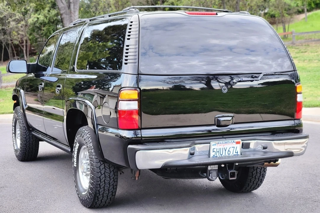 2004 Chevrolet Suburban 9th Gen - Image 2 of 7
