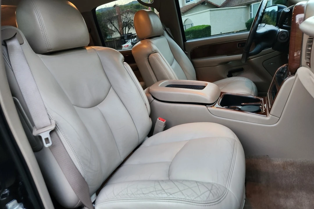 2004 Chevrolet Suburban 9th Gen - Image 4 of 7