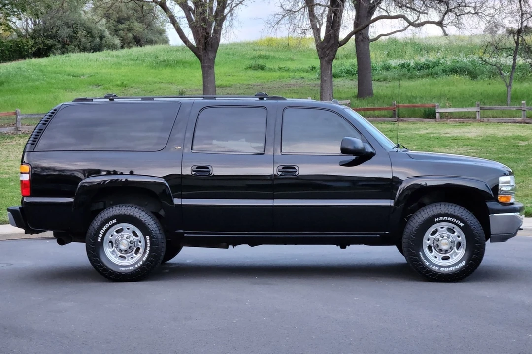 2004 Chevrolet Suburban 9th Gen - Image 3 of 7