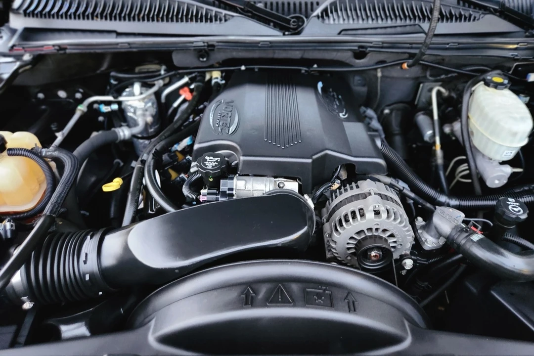 2004 Chevrolet Suburban 9th Gen - Image 6 of 7