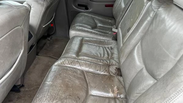 2004 Chevrolet Suburban 9th Gen - Image 8 of 12