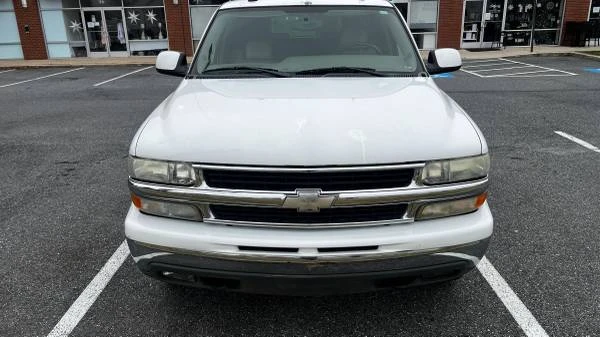 2004 Chevrolet Suburban 9th Gen - Image 5 of 12