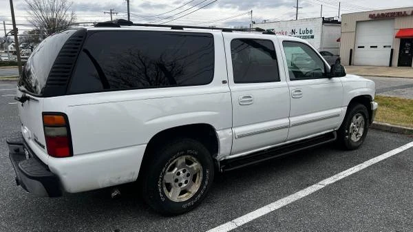 2004 Chevrolet Suburban 9th Gen - Image 3 of 12