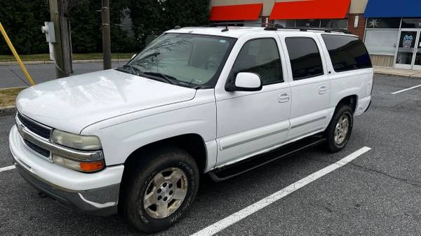 2004 Chevrolet Suburban 9th Gen - Image 2 of 12