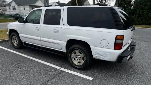2004 Chevrolet Suburban 9th Gen - Image 4 of 12