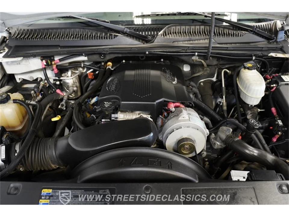 2004 Chevrolet Suburban 9th Gen - Image 4 of 31
