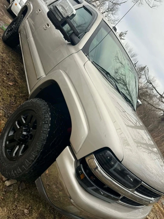 2004 Chevrolet Suburban 9th Gen - Image 8 of 21