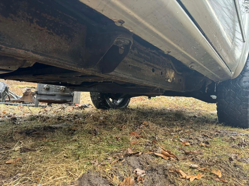 2004 Chevrolet Suburban 9th Gen - Image 12 of 21