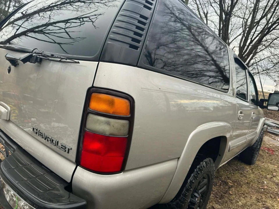 2004 Chevrolet Suburban 9th Gen - Image 7 of 21