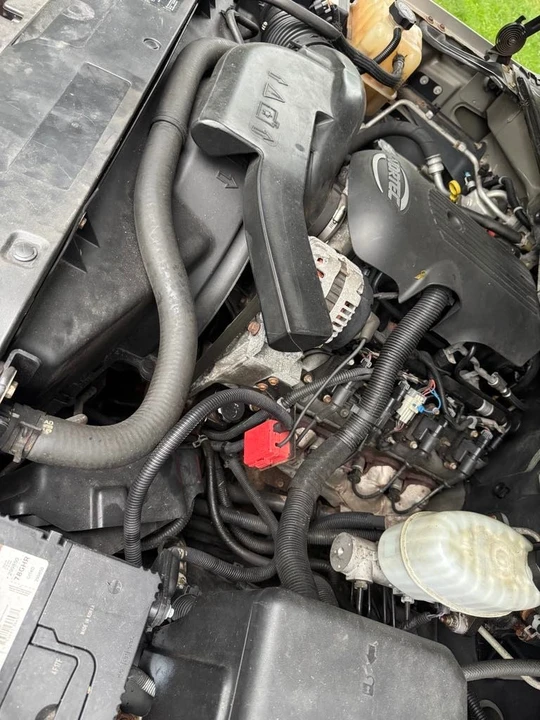 2004 Chevrolet Suburban 9th Gen - Image 6 of 21