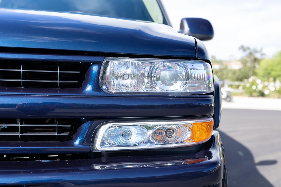 2004 Chevrolet Suburban 8th Gen - Image 24 of 31