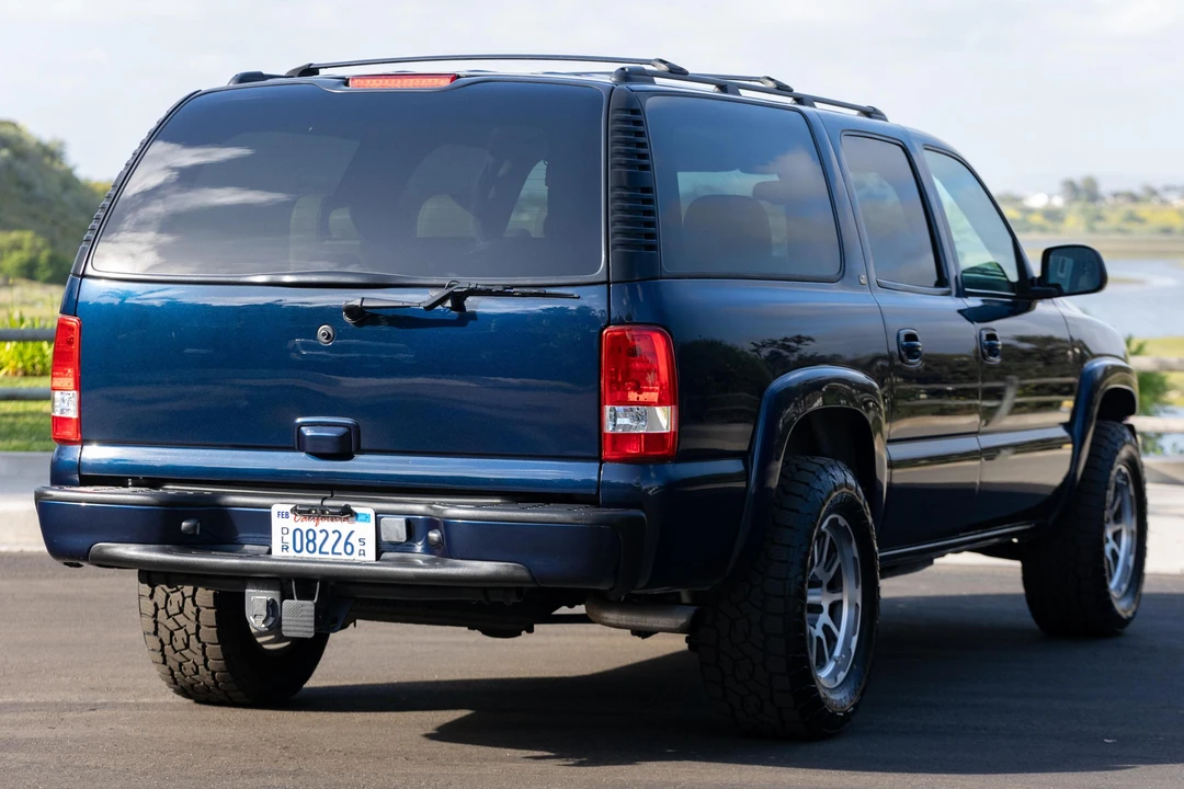 2004 Chevrolet Suburban 8th Gen - Image 4 of 31