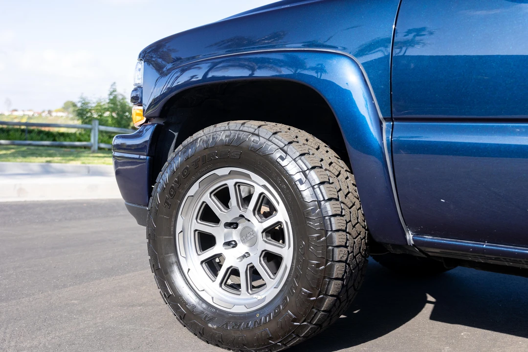2004 Chevrolet Suburban 8th Gen - Image 31 of 31