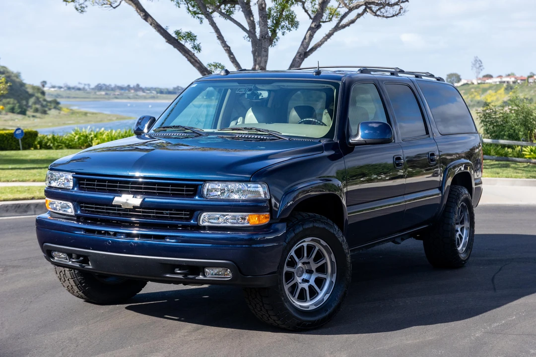 2004 Chevrolet Suburban 8th Gen - Image 8 of 31