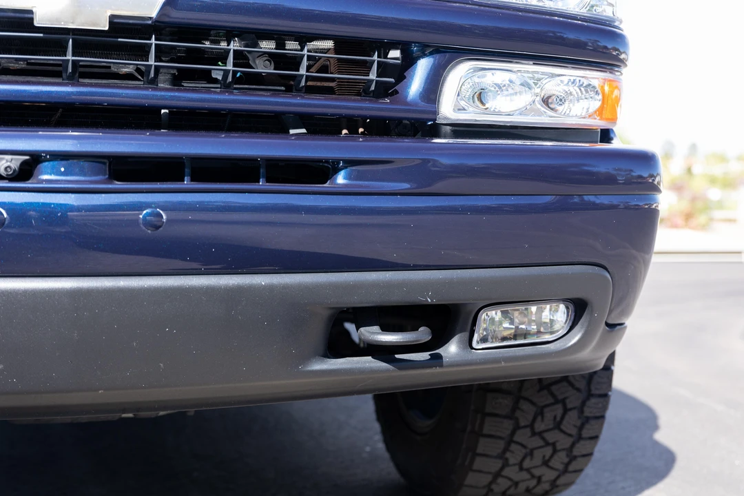 2004 Chevrolet Suburban 8th Gen - Image 23 of 31