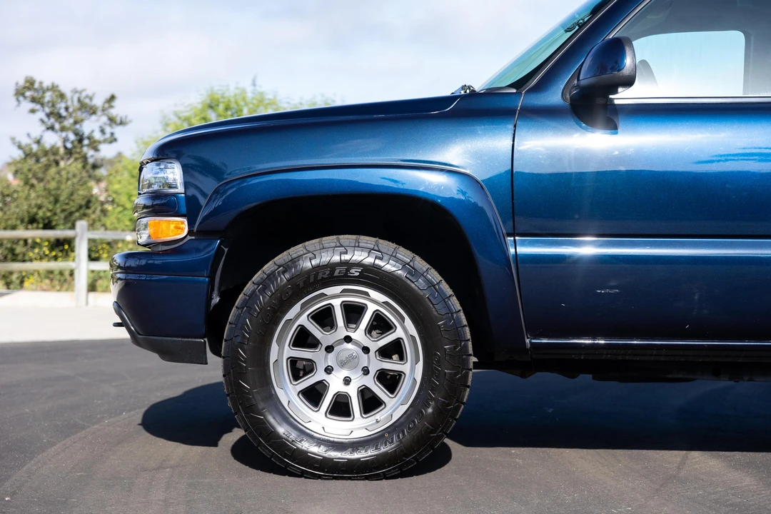 2004 Chevrolet Suburban 8th Gen - Image 29 of 31