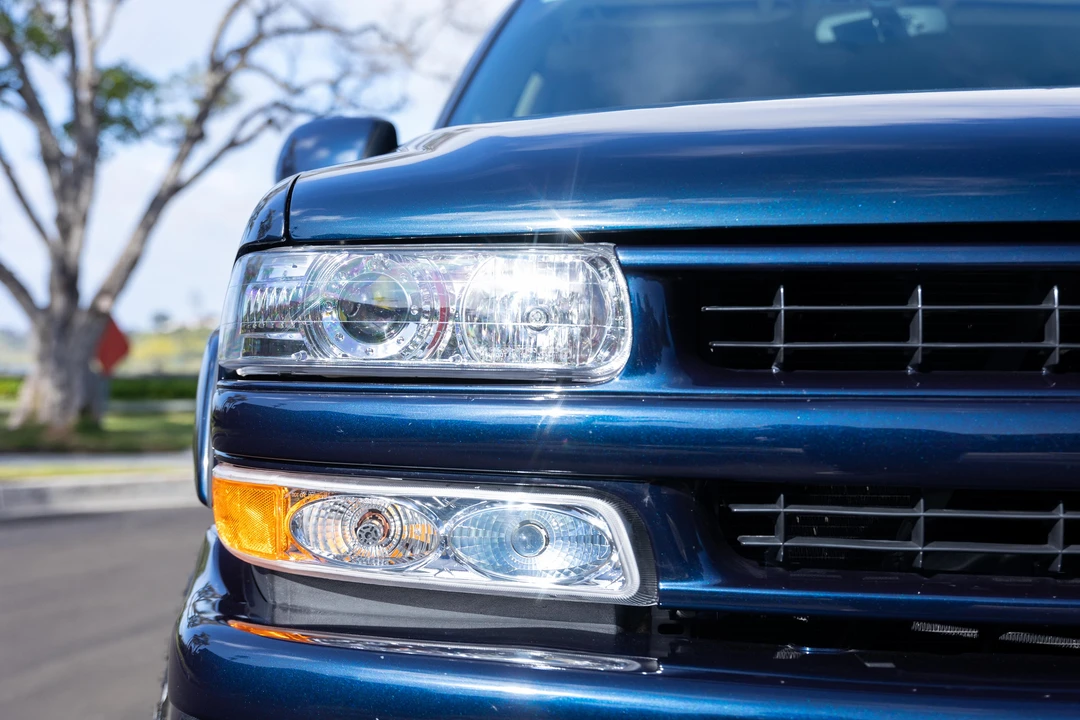 2004 Chevrolet Suburban 8th Gen - Image 18 of 31