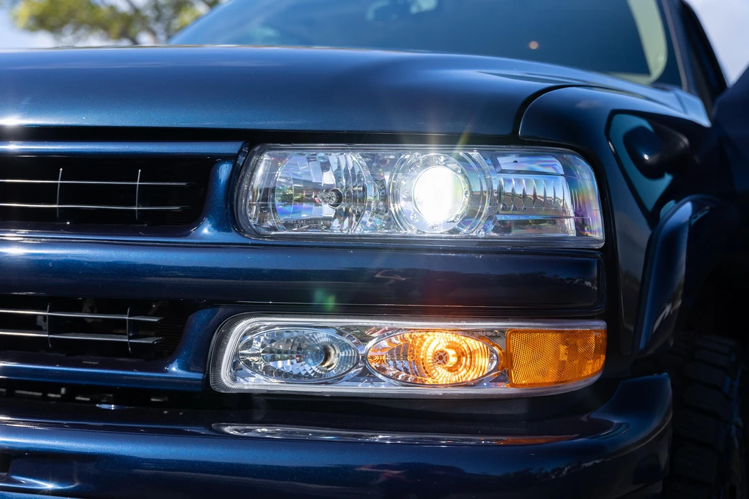 2004 Chevrolet Suburban 8th Gen - Image 25 of 31