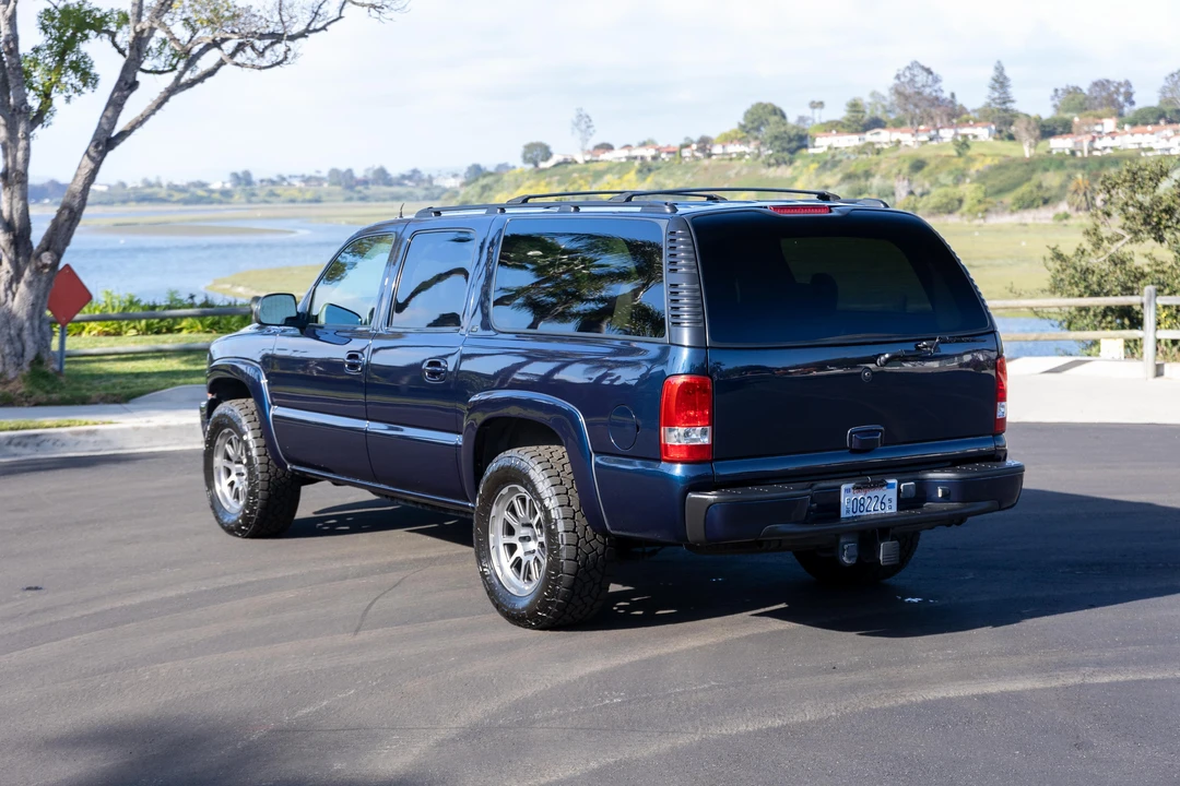 2004 Chevrolet Suburban 8th Gen - Image 10 of 31