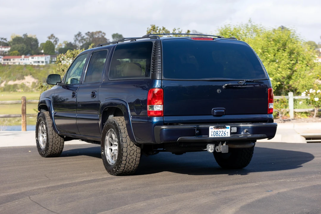 2004 Chevrolet Suburban 8th Gen - Image 11 of 31