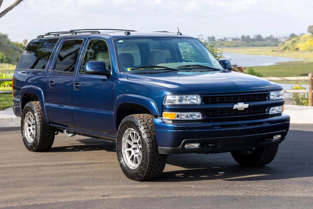 2004 Chevrolet Suburban 8th Gen - Image 16 of 31